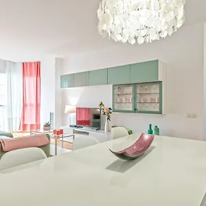 Cálido Con Piscina En Barcelona Apartamento